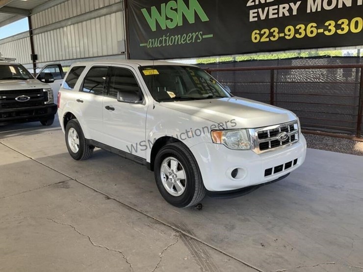 2011-ford-escape-xls-image-2