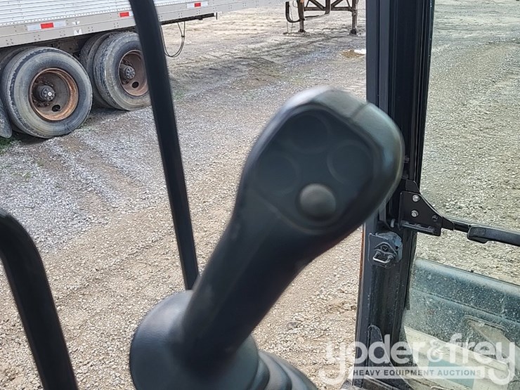 2016-kobelco-sk85cs-3e-image-37