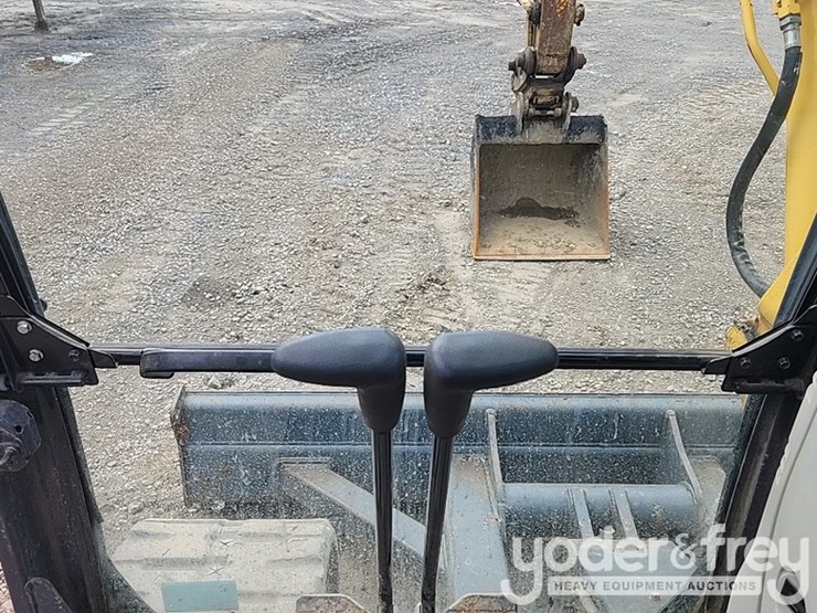 2016-kobelco-sk85cs-3e-image-38