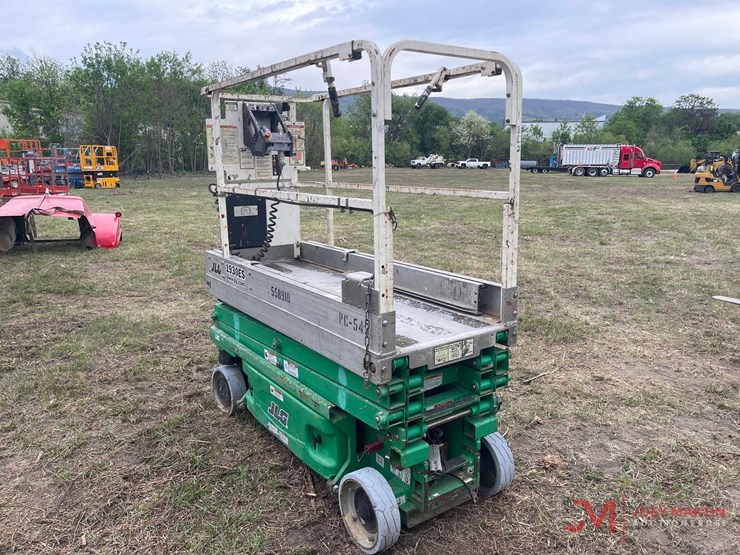 2013-jlg-1930es-image-4