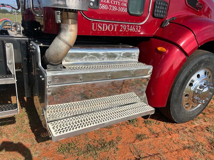 2012-peterbilt-386-image-38