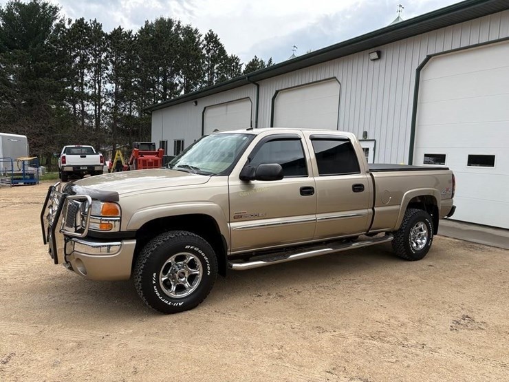 2004-gmc-sierra-2500-image-1