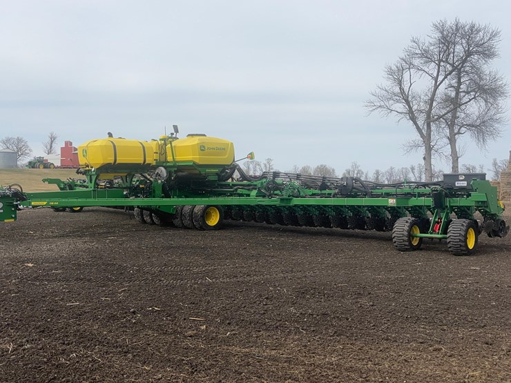 2024-john-deere-db66-image-8