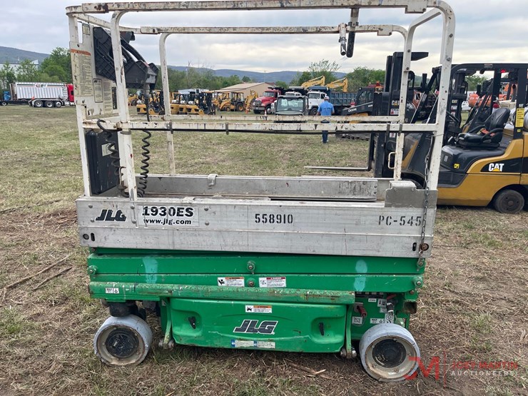 2013-jlg-1930es-image-5