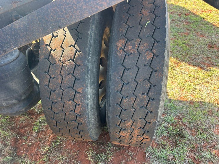 2012-peterbilt-386-image-4