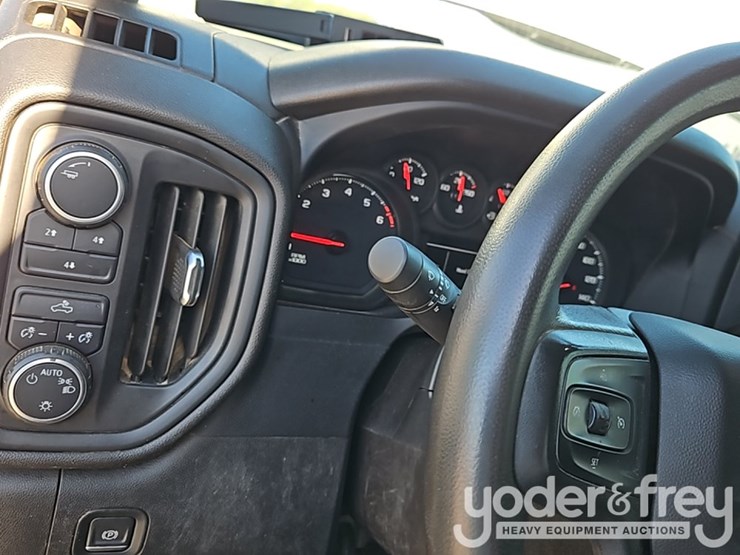 2022-chevrolet-2500hd-image-32