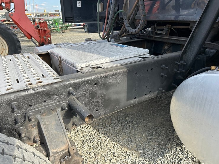 2009-volvo-10-image-30