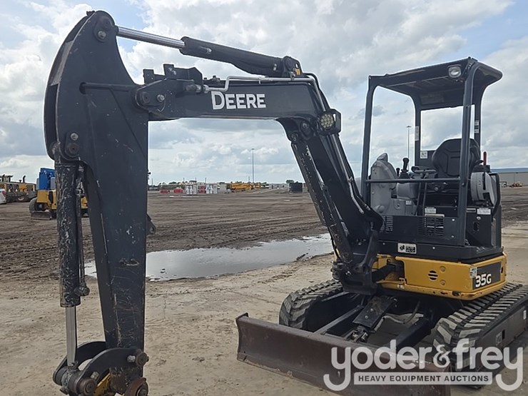 2019-deere-35g-image-30