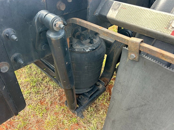 2009-kenworth-t300-image-4