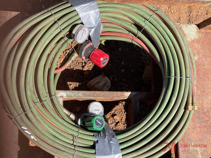 cutting-torch-hoses-and-gauges-image-1