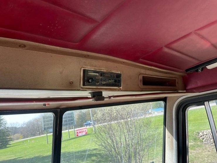 1989-peterbilt-375-image-16