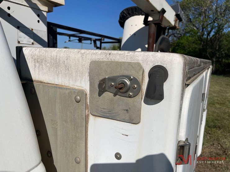 2001-chevrolet-3500-image-17