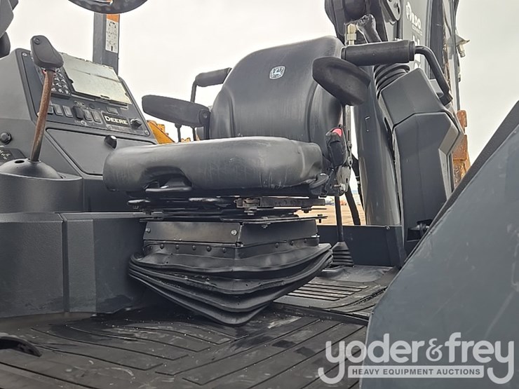 2021-deere-410l-image-55
