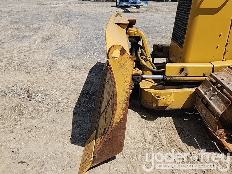 2006-caterpillar-d5n-xl-image-26