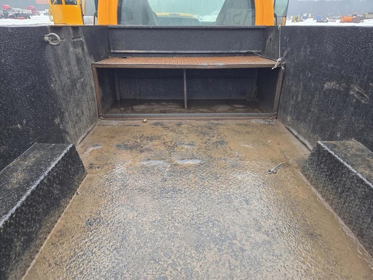 2005-massey-ferguson-8-image-22