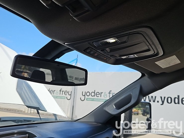 2022-chevrolet-2500hd-image-30