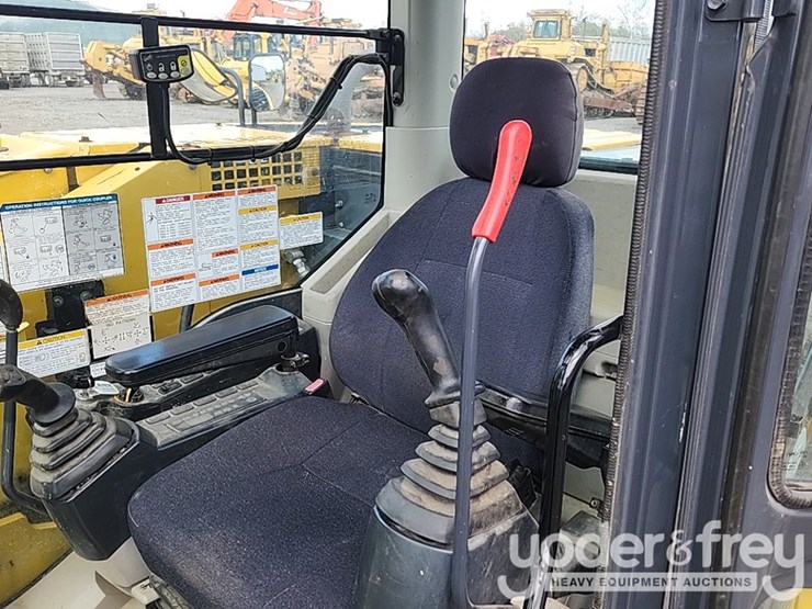 2016-kobelco-sk85cs-3e-image-33