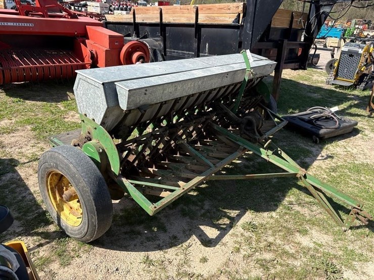 john-deere-b-image-3