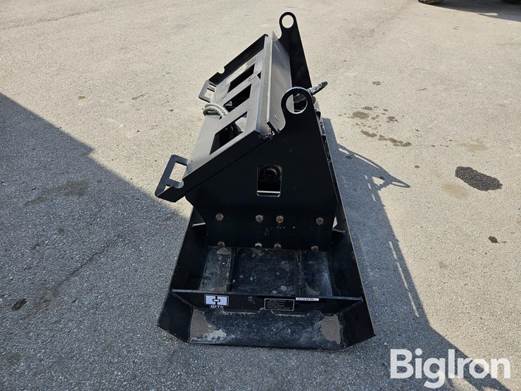 2025-massey-ferguson-730-image-4