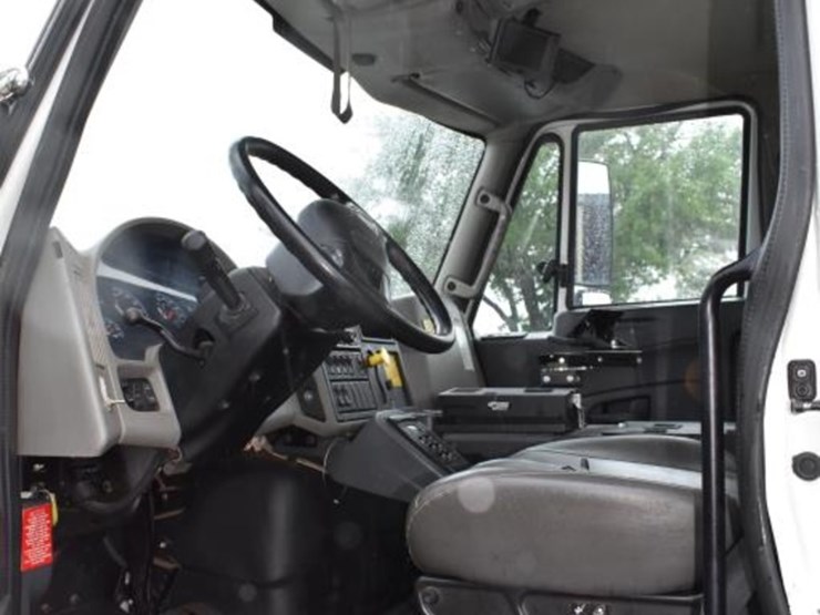 2015-case-ih-4300-image-9