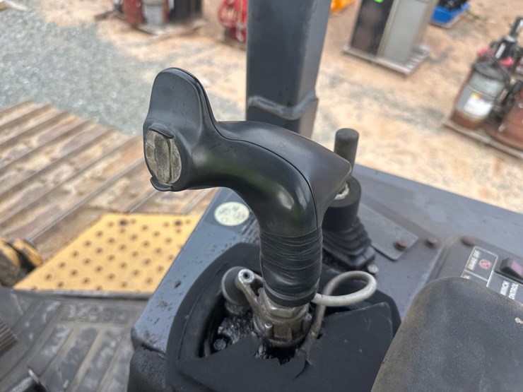 2006-deere-750j-lgp-image-48