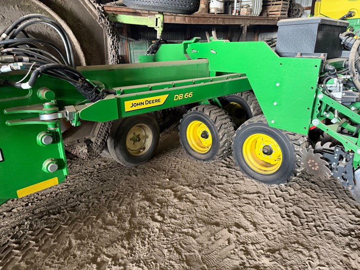 2024-john-deere-db66-image-16