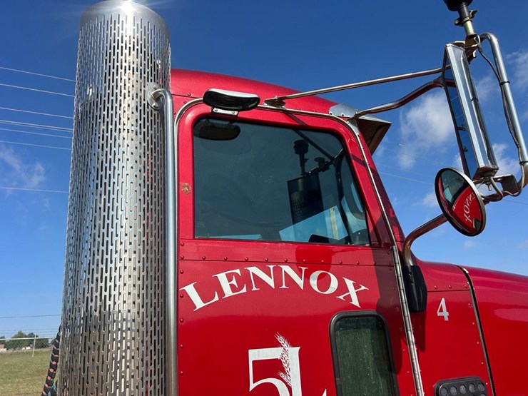 2012-peterbilt-386-image-40