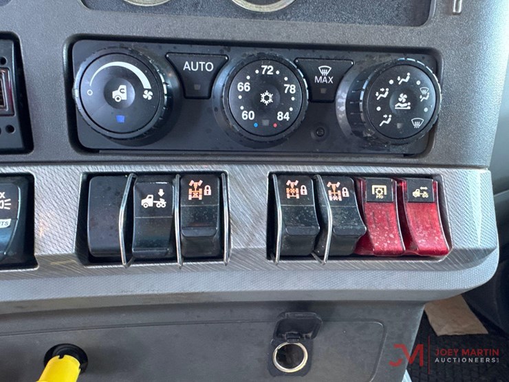 2017-kenworth-t880-image-41