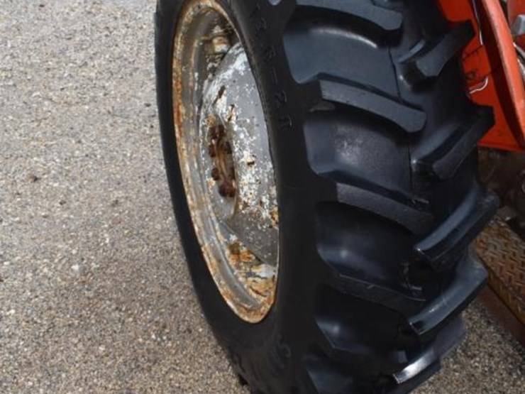 massey-ferguson-135-image-6