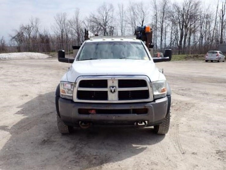 2011-dodge-5500-hd-s/a-service-truck-3d6wu7el3bg61-image-2