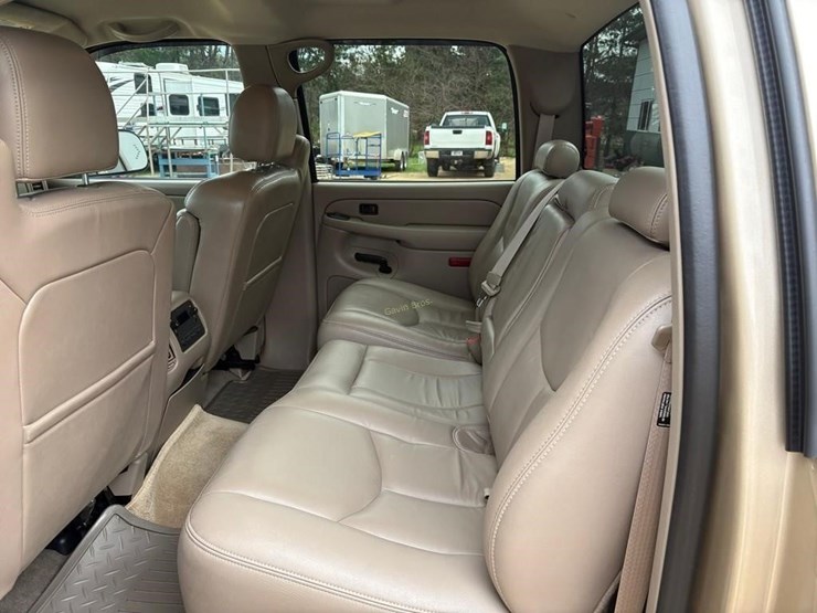 2004-gmc-sierra-2500-image-14