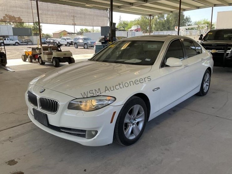 2011-bmw-528i-sdn-image-4