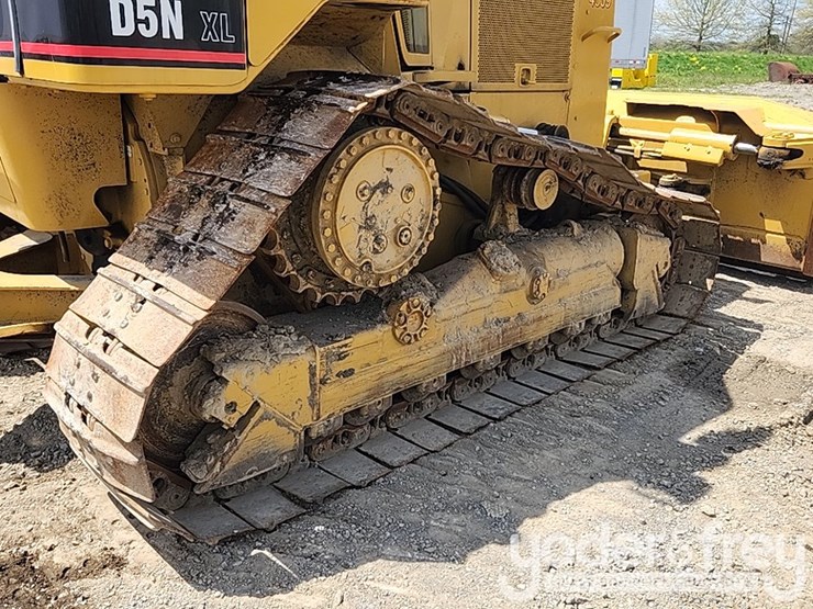 2006-caterpillar-d5n-xl-image-13