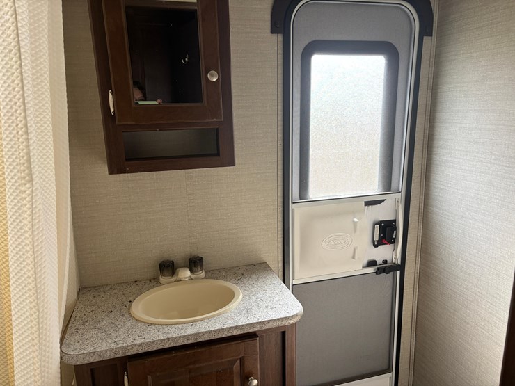 2016-keystone-camper-image-12