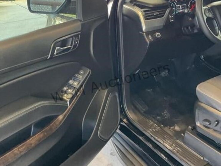 2019-chevrolet-tahoe-image-23