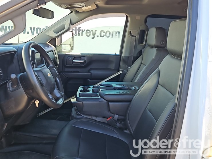 2022-chevrolet-2500hd-image-27