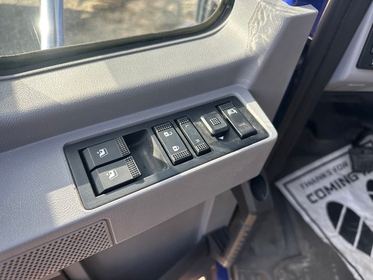 2019-massey-ferguson-8-image-24