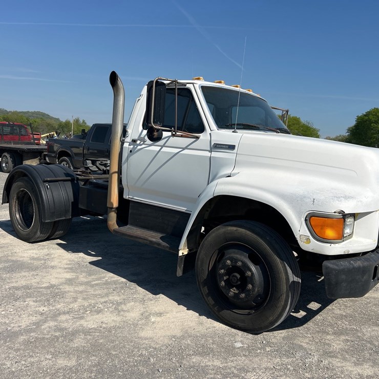 1996 FORD F800