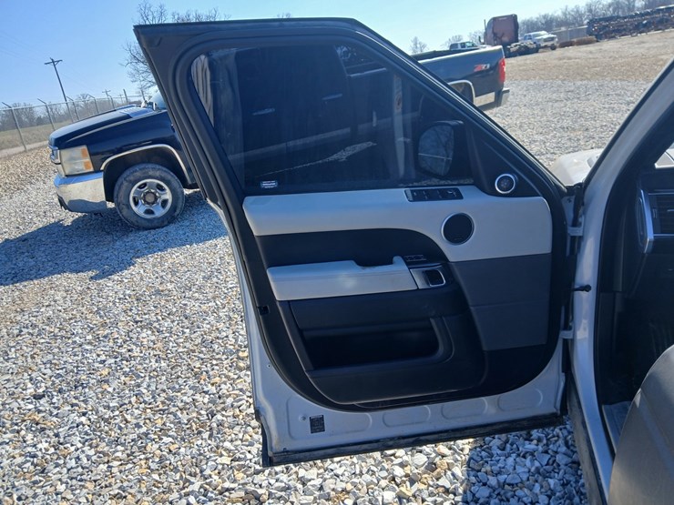 2016-land-rover-range-rover-image-26