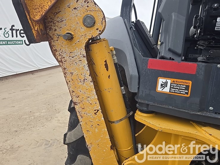 2021-deere-410l-image-32