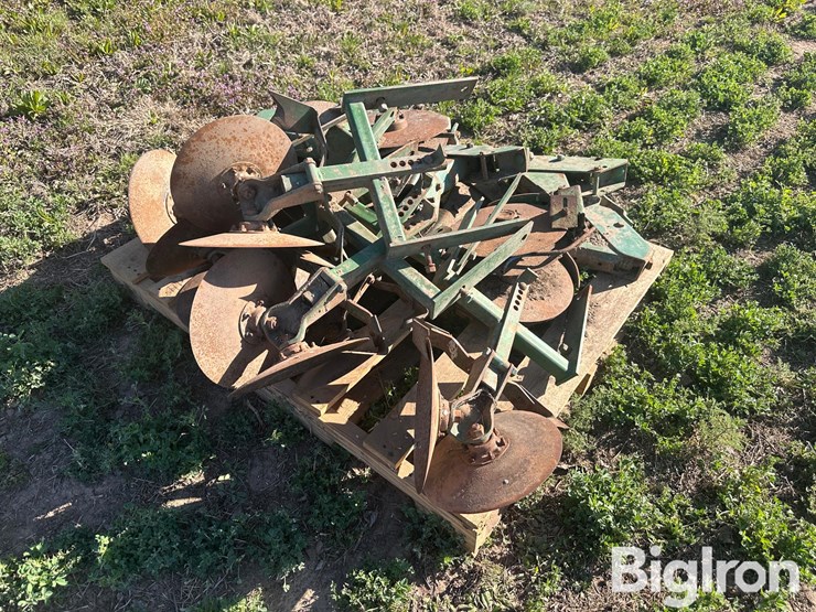 john-deere-12-image-1