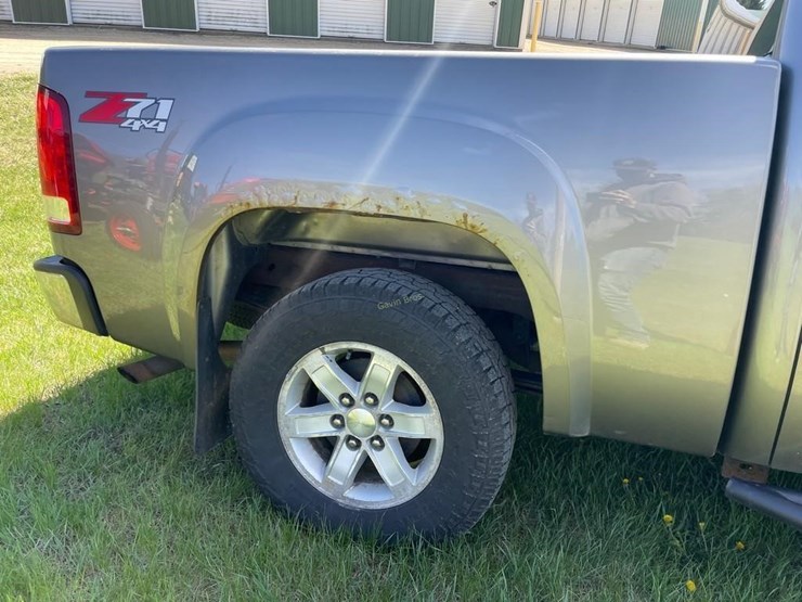 2013-gmc-sierra-sle-z71-pickup-image-3