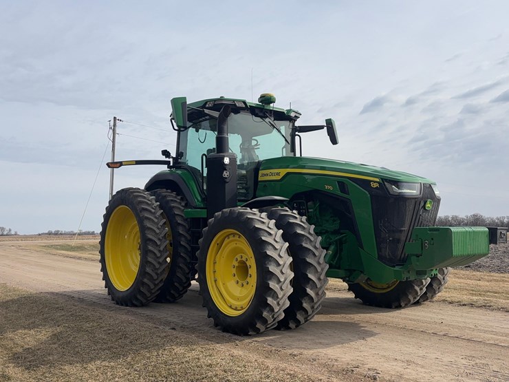 2022-john-deere-8r-370-image-3