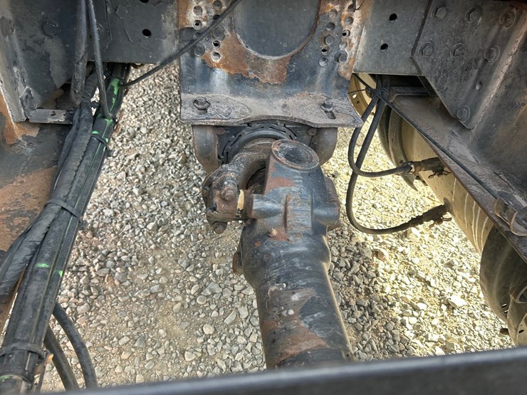 2009-volvo-10-image-32