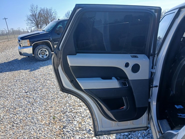 2016-land-rover-range-rover-image-56