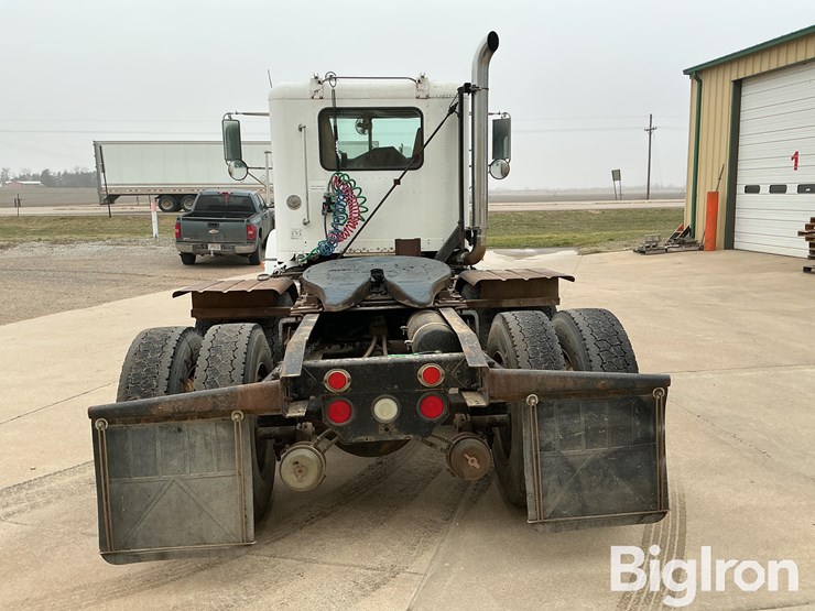 1995-freightliner-fld112-image-6