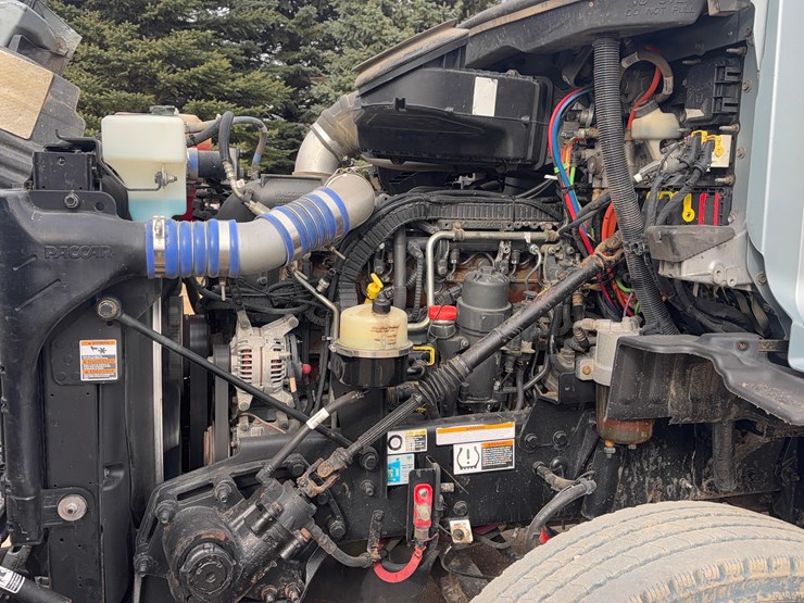 2015-peterbilt-579-image-16