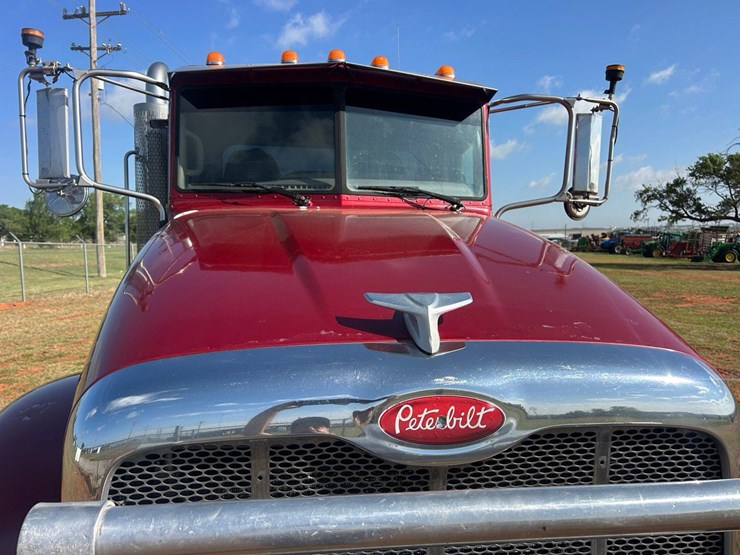 2012-peterbilt-386-image-21