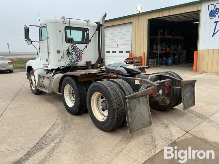 1995-freightliner-fld112-image-7
