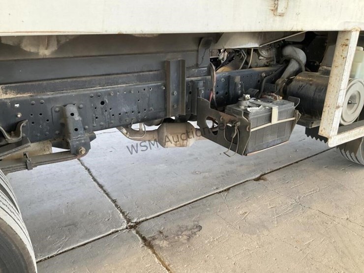 2006-isuzu-npr-image-9